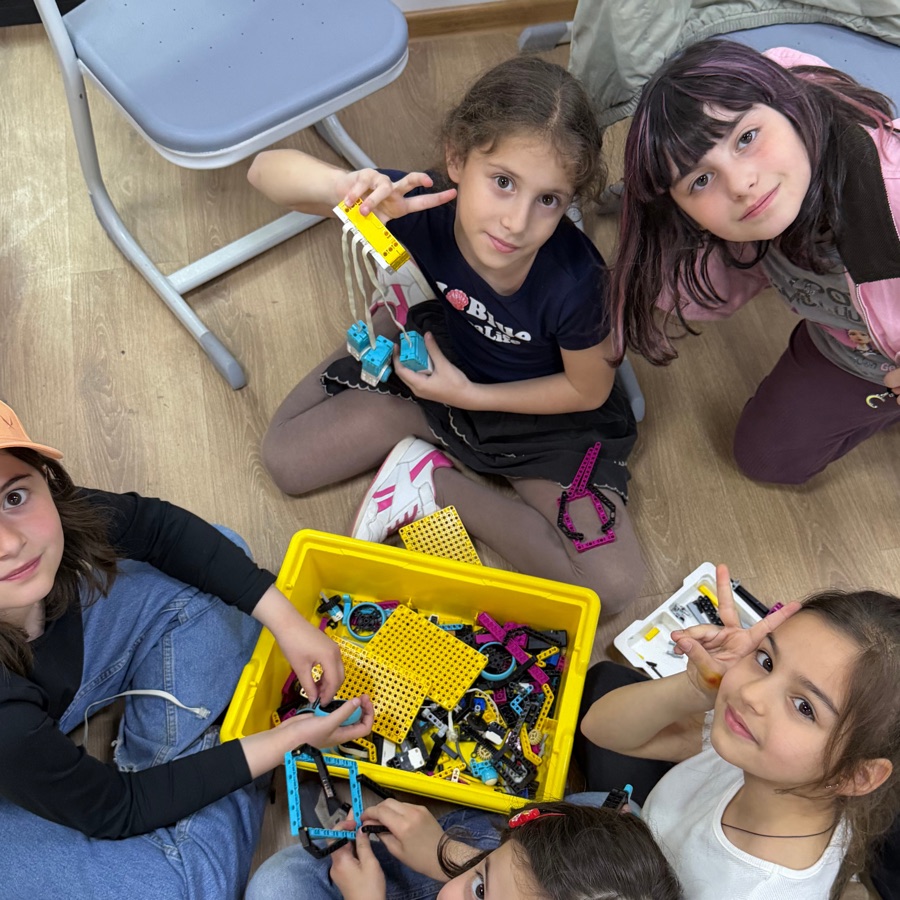 Girls building LEGO robots at Clevermind Academy